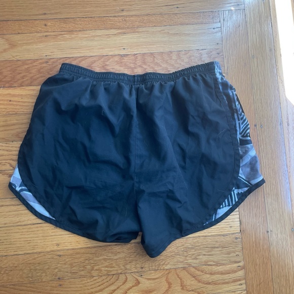 Free with purchase! Nike dry fit tempo shorts XS - Picture 3 of 3